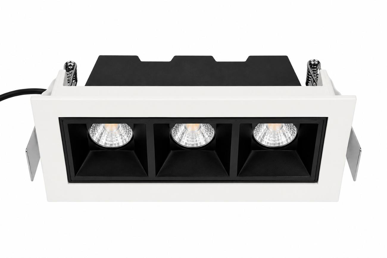 ALINA — 6W Adjustable Spotlight · 3000K · 30° · Black Reflector · CRI90
